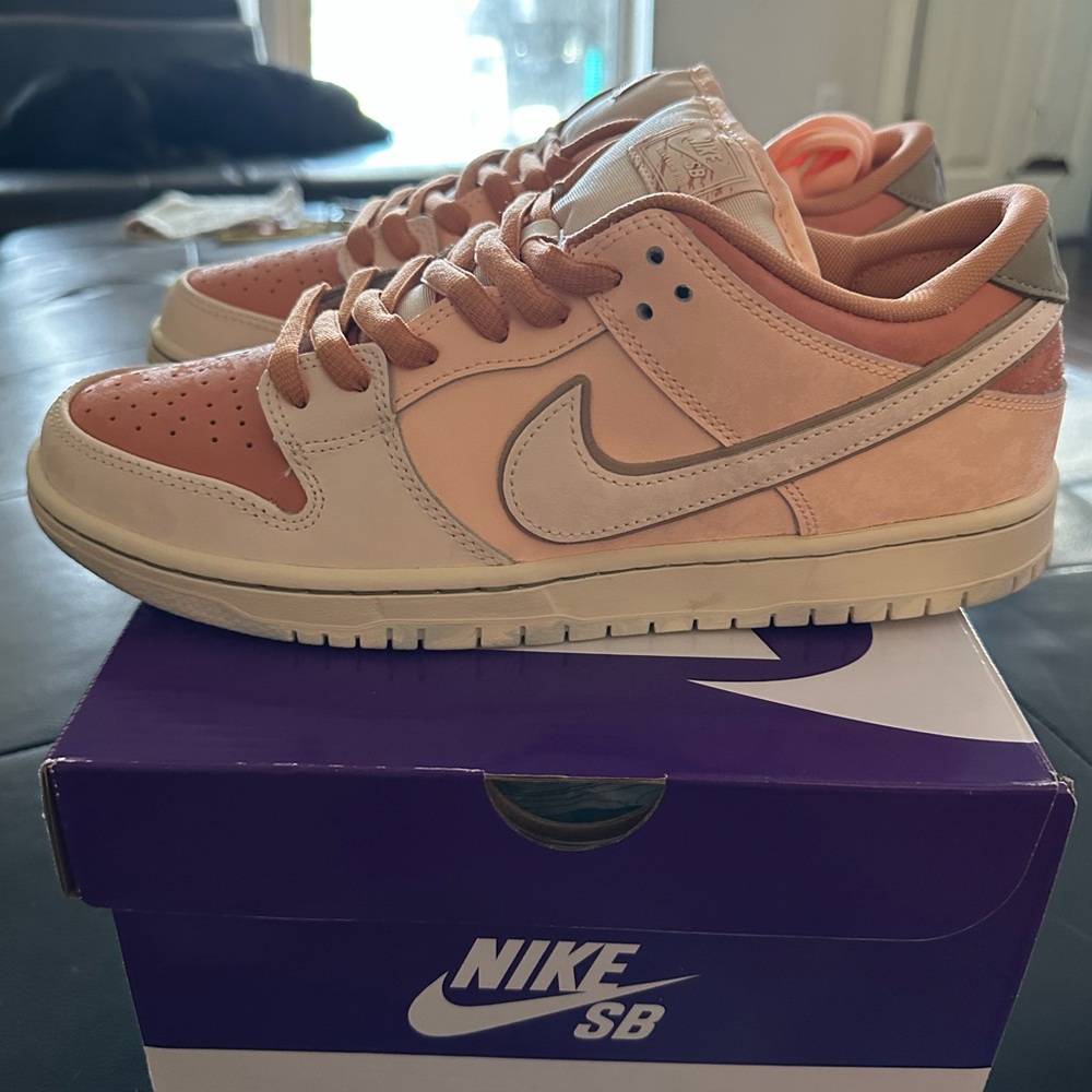 Men’s size 10 Nike SB dunk low pro PRM brand new in the box dead stock